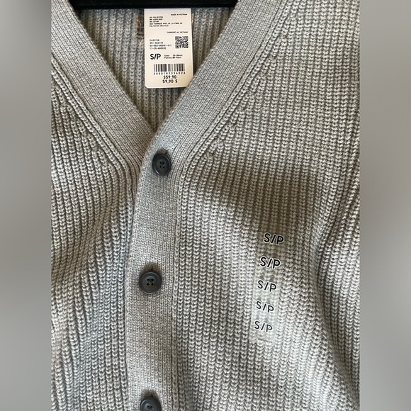 Uniqlo cardigan - Picture 2 of 3